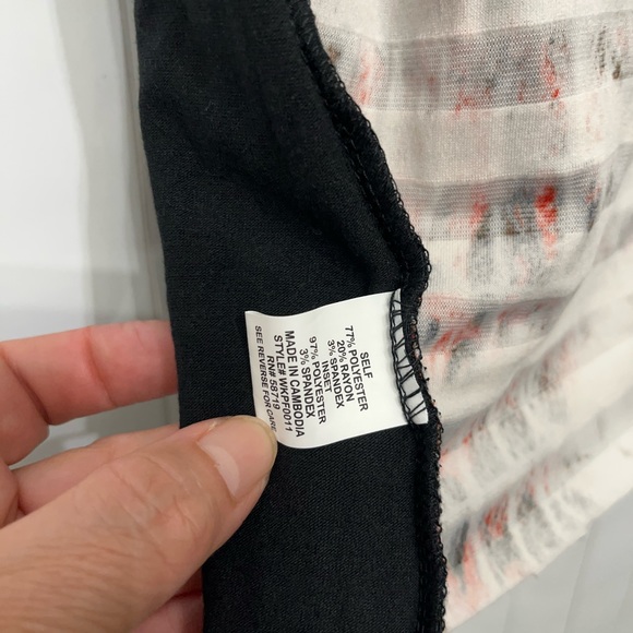 Black blouse animal print size 1X - Picture 8 of 8